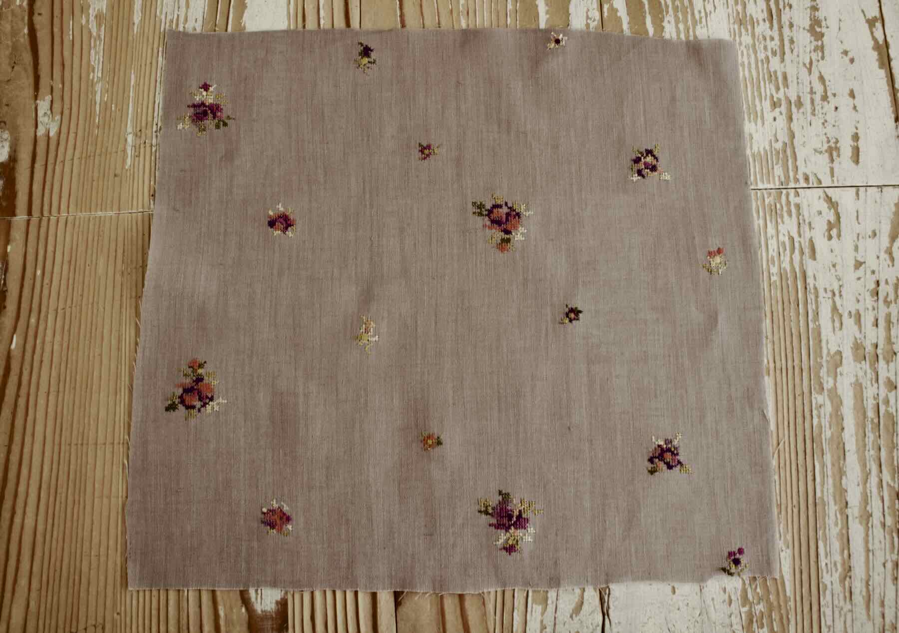 F刺繍カットクロス-クロススティッチタイニーポージー　30cm×30cm<br />グレ-